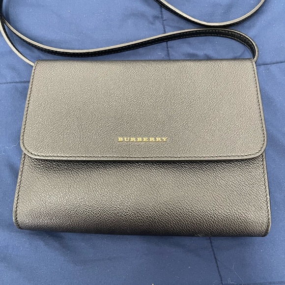 Burberry small Loxley crossbody - Picture 2 of 12